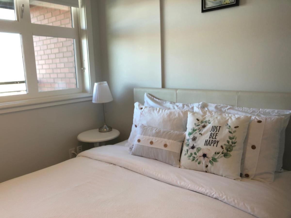 Amicable, Cozy, High Speed Internet, Sleeps 2 Riverview Downtown Apartment YYC Eksteriør billede