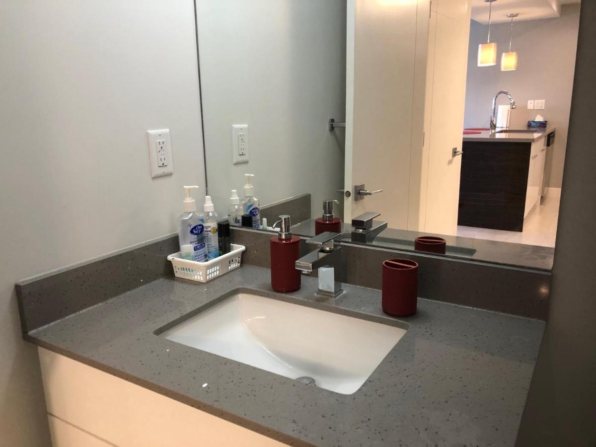 Amicable, Cozy, High Speed Internet, Sleeps 2 Riverview Downtown Apartment YYC Eksteriør billede